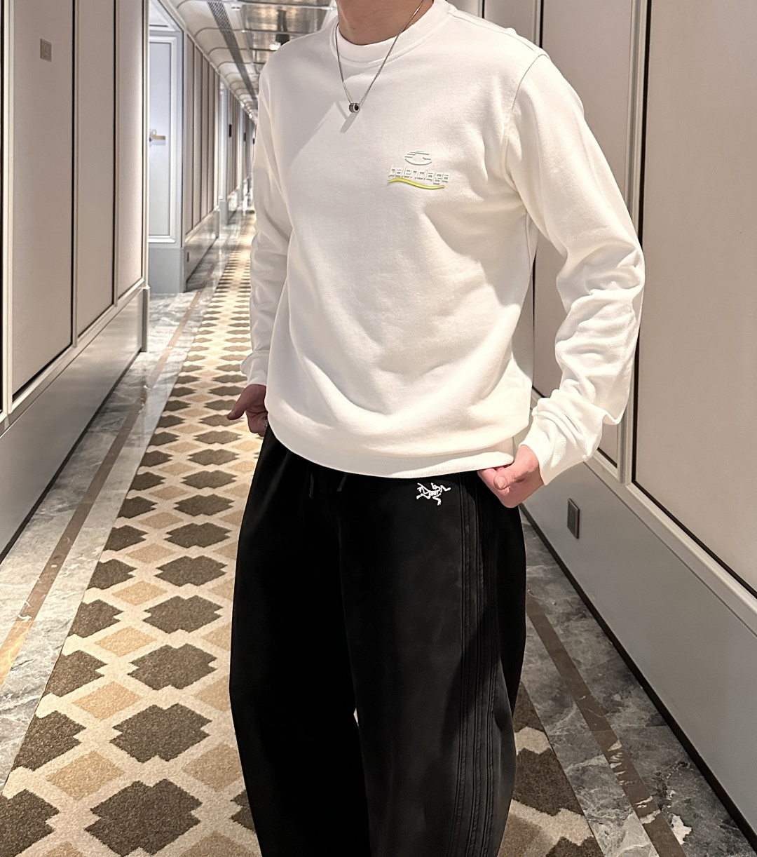 巴黎世家 /2025秋冬新品 定制顶级卫衣棉，面料特别有质感，冬季必备单品，保暖性好。男女通穿，细节到位