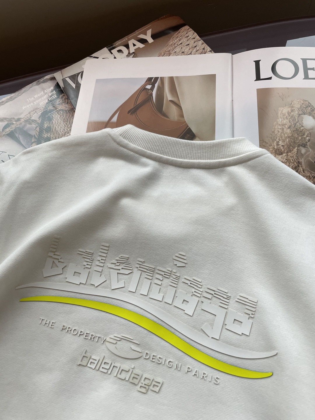 巴黎世家 /2025秋冬新品 定制顶级卫衣棉，面料特别有质感，冬季必备单品，保暖性好。男女通穿，细节到位