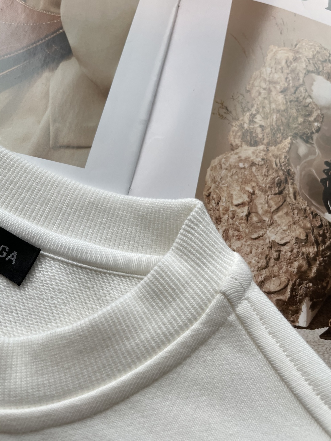 巴黎世家/2025秋冬新品 定制顶级卫衣棉，面料特别有质感，冬季必备单品，保暖性好。男女通穿，细节到位，