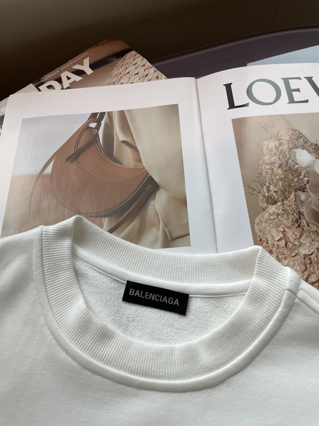 巴黎世家/2025秋冬新品 定制顶级卫衣棉，面料特别有质感，冬季必备单品，保暖性好。男女通穿，细节到位，