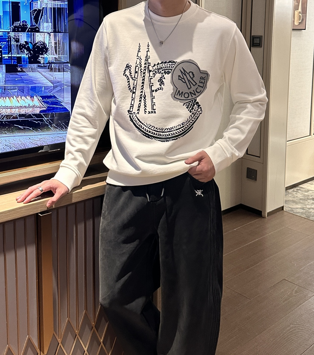 蒙口 /2025秋冬新品 定制顶级卫衣棉，面料特别有质感，冬季必备单品，保暖性好。男女通穿，细节到位，版