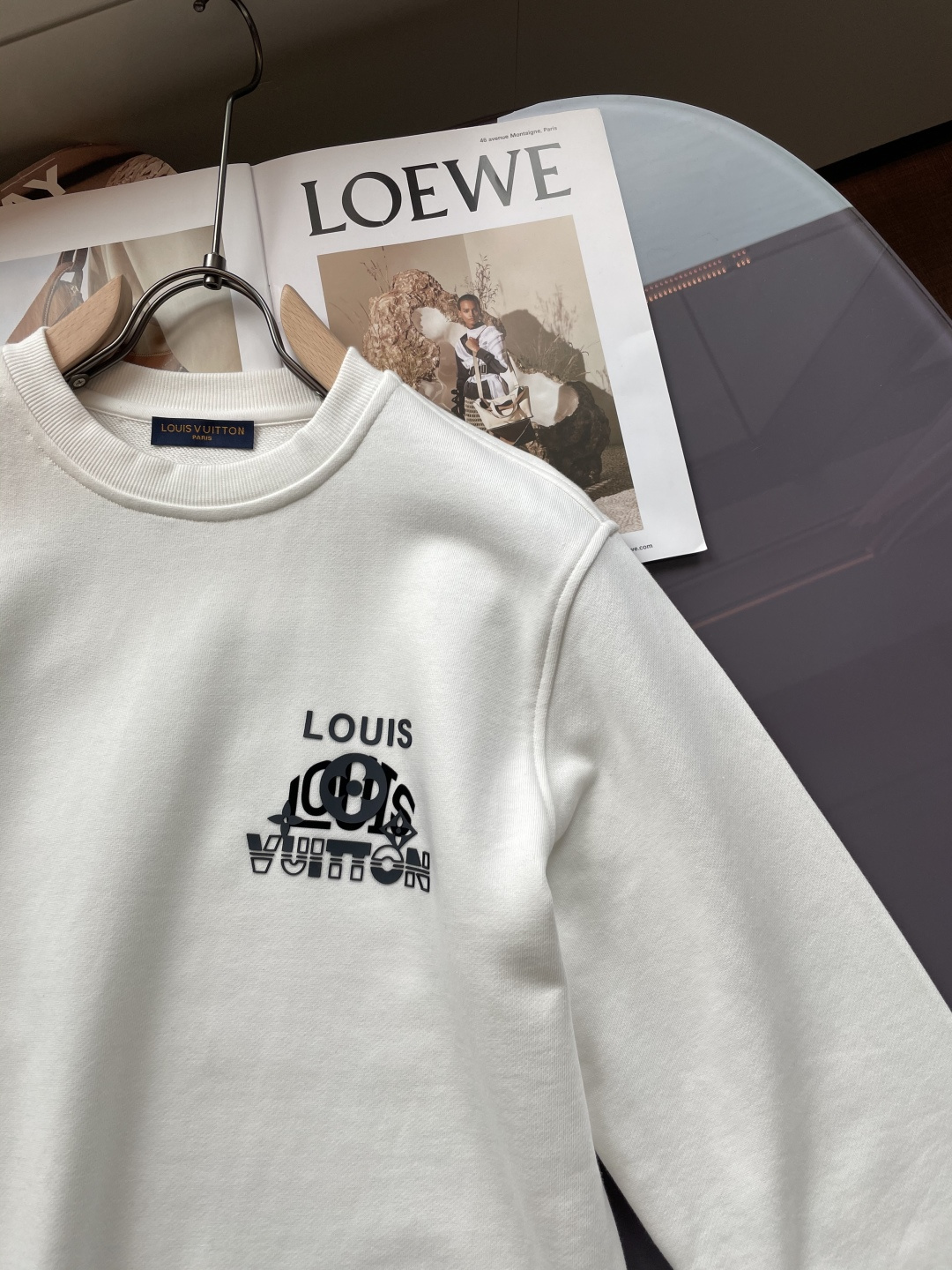 Lv /2025秋冬新品 定制顶级卫衣棉，面料特别有质感，冬季必备单品，保暖性好。男女通穿，细节到位，版