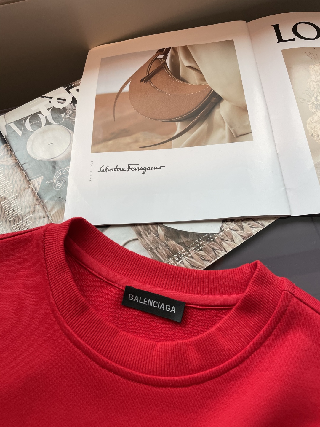 巴黎世家 /2025秋冬新品 定制顶级卫衣棉，面料特别有质感，冬季必备单品，保暖性好。男女通穿，细节到位