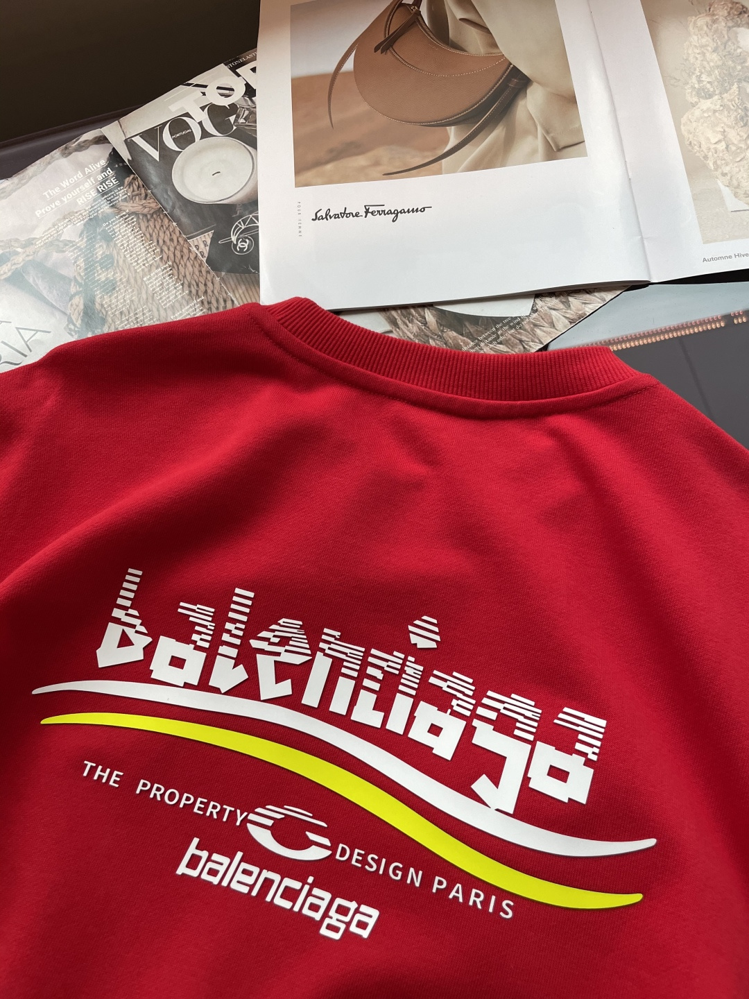 巴黎世家 /2025秋冬新品 定制顶级卫衣棉，面料特别有质感，冬季必备单品，保暖性好。男女通穿，细节到位