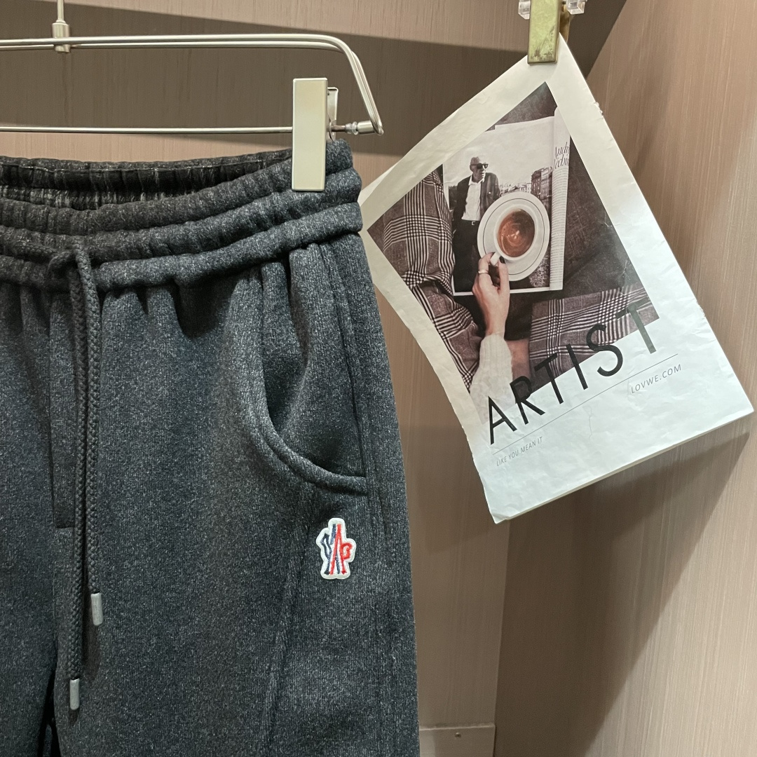 🌾 蒙口 秋冬最新徽标男士羊毛休闲裤，免烫型，简约百搭款，不挑人穿，腰部松紧抽绳设计，裤腿前侧打褶设计，