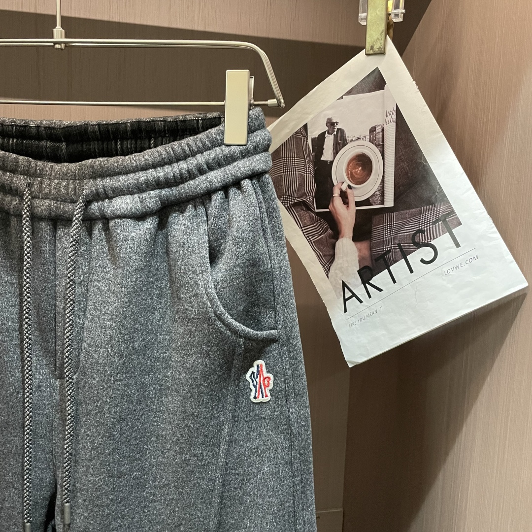 🌾 蒙口 秋冬最新徽标男士羊毛休闲裤，免烫型，简约百搭款，不挑人穿，腰部松紧抽绳设计，裤腿前侧打褶设计，