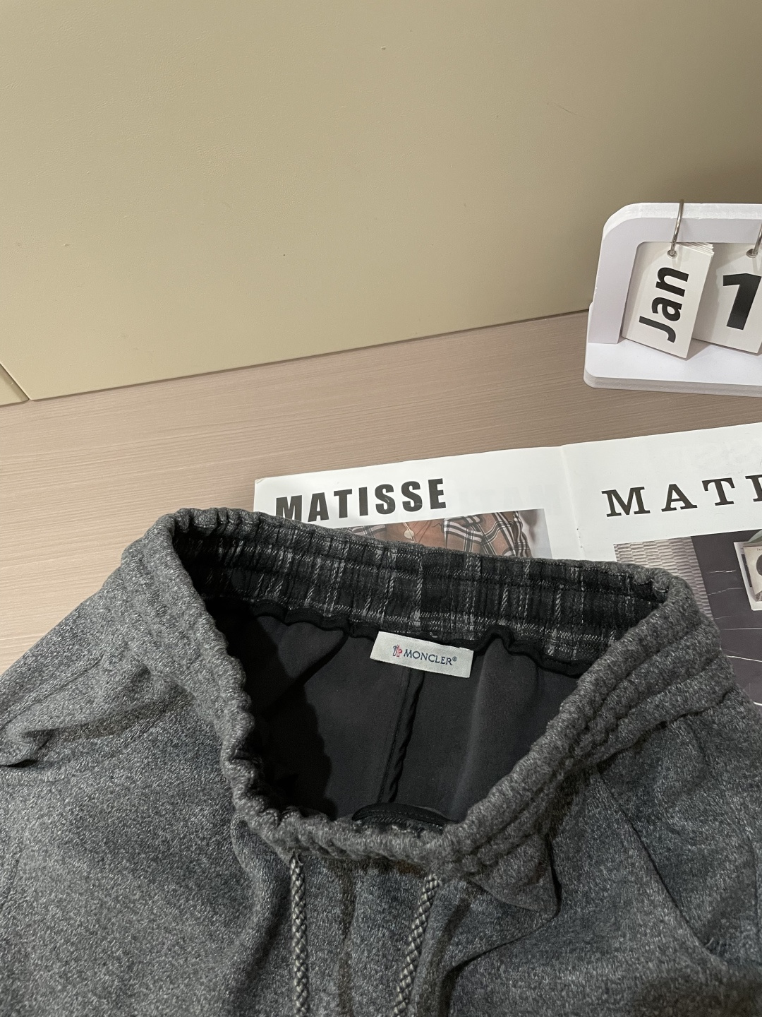 🌾 蒙口 秋冬最新徽标男士羊毛休闲裤，免烫型，简约百搭款，不挑人穿，腰部松紧抽绳设计，裤腿前侧打褶设计，