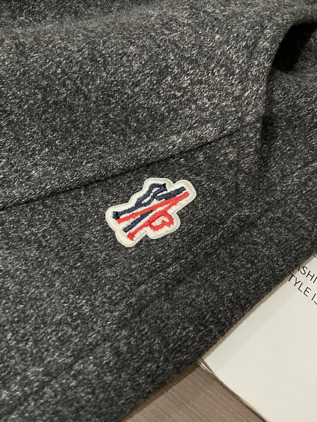 🌾 蒙口 秋冬最新徽标男士羊毛休闲裤，免烫型，简约百搭款，不挑人穿，腰部松紧抽绳设计，裤腿前侧打褶设计，