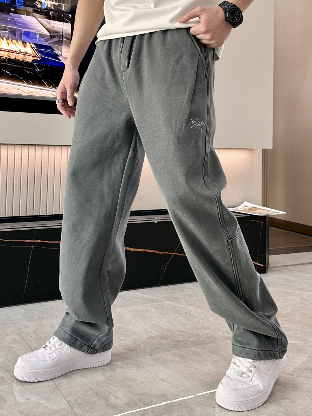 🌾始祖鸟 2025秋冬最新系列男士加厚休闲裤！内里加绒，非常保暖，北方的宝子们赶紧备上！采用客供弹力柔棉