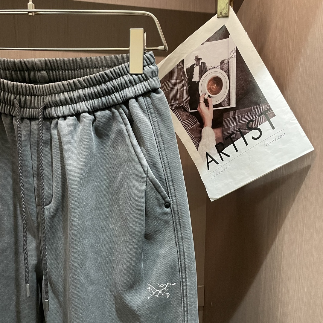 🌾始祖鸟 2025秋冬最新系列男士加厚休闲裤！内里加绒，非常保暖，北方的宝子们赶紧备上！采用客供弹力柔棉