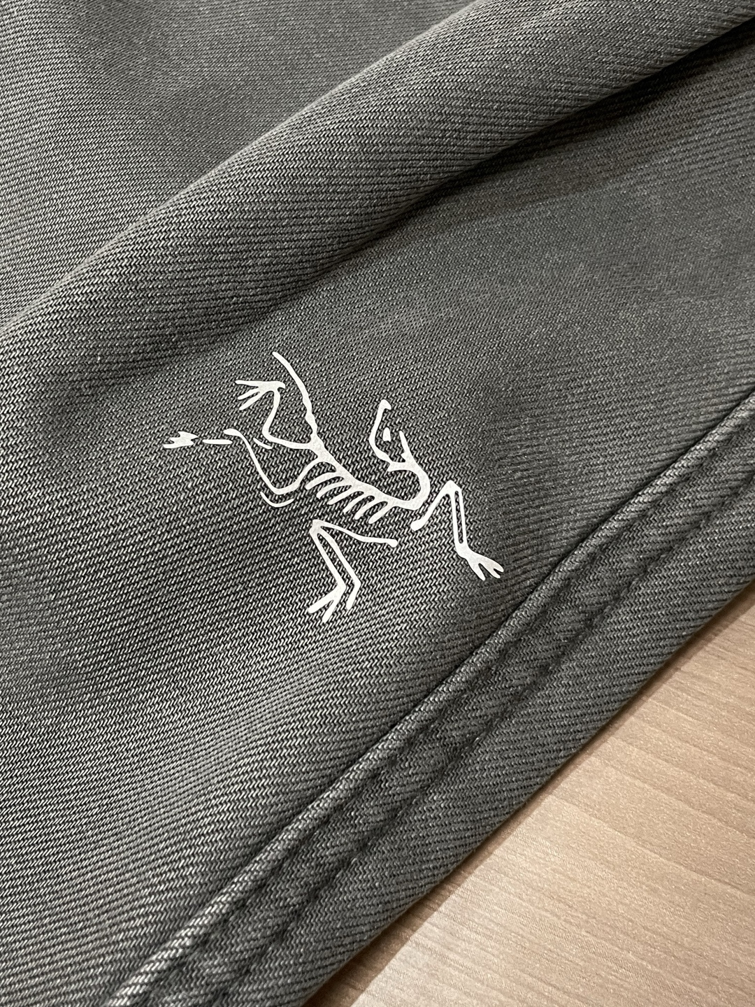 🌾始祖鸟 2025秋冬最新系列男士加厚休闲裤！内里加绒，非常保暖，北方的宝子们赶紧备上！采用客供弹力柔棉