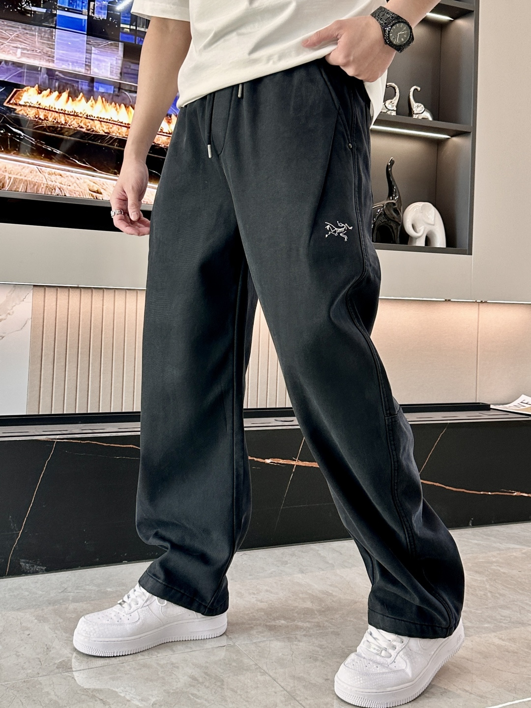 🌾始祖鸟 2025秋冬最新系列男士加厚休闲裤！内里加绒，非常保暖，北方的宝子们赶紧备上！采用客供弹力柔棉