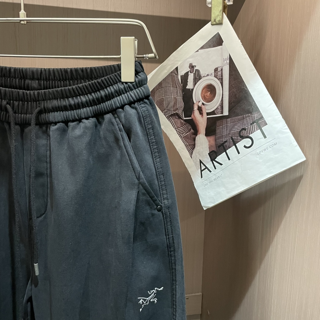 🌾始祖鸟 2025秋冬最新系列男士加厚休闲裤！内里加绒，非常保暖，北方的宝子们赶紧备上！采用客供弹力柔棉