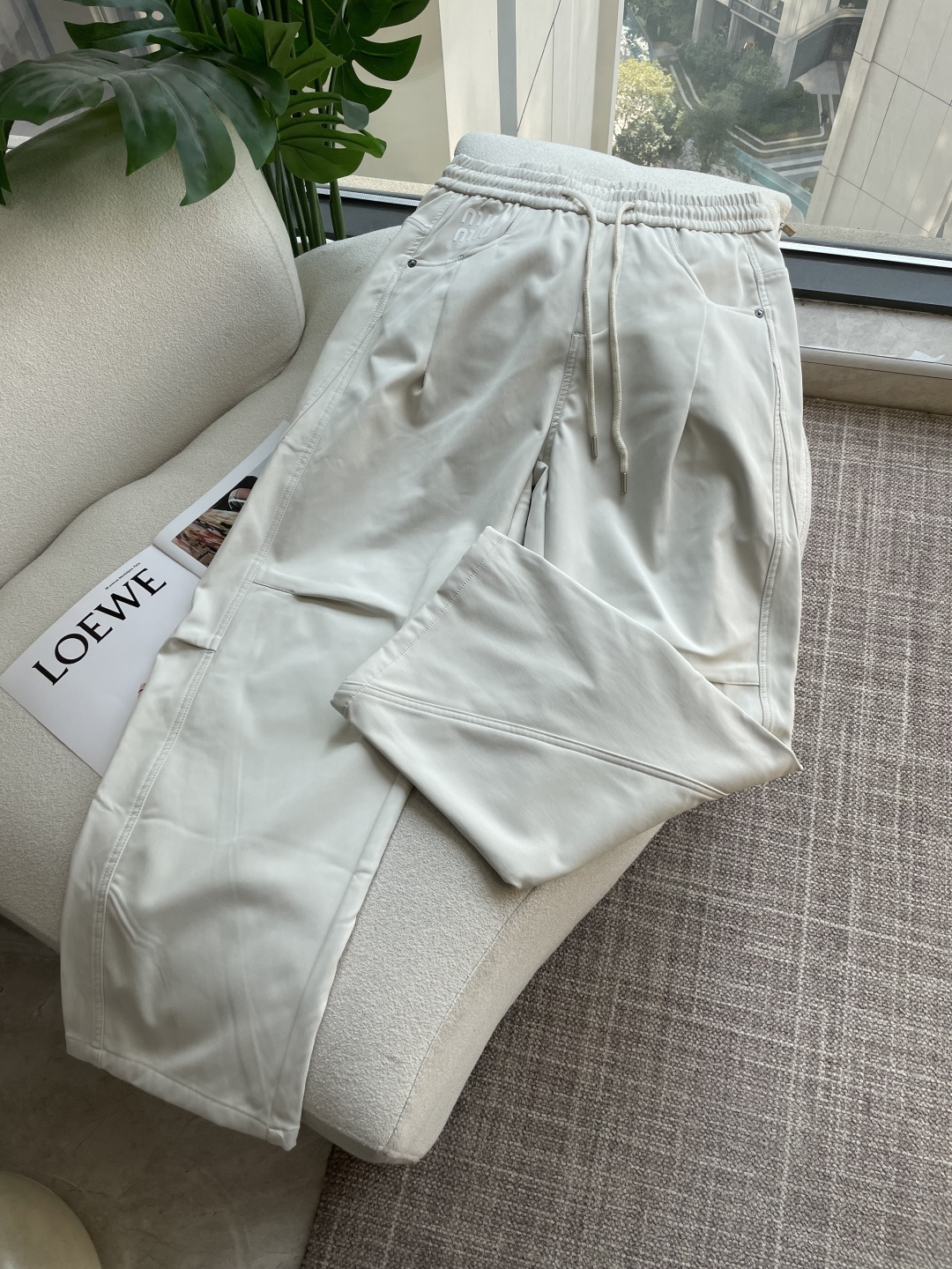 🌾 miumiu 2025秋冬最新系列男士加厚休闲裤！内里加绒，非常保暖，北方的宝子们赶紧备上！采用客供