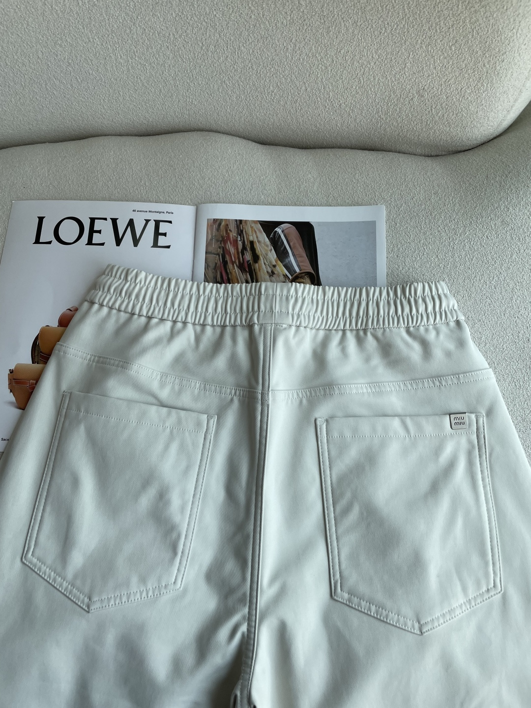 🌾 miumiu 2025秋冬最新系列男士加厚休闲裤！内里加绒，非常保暖，北方的宝子们赶紧备上！采用客供