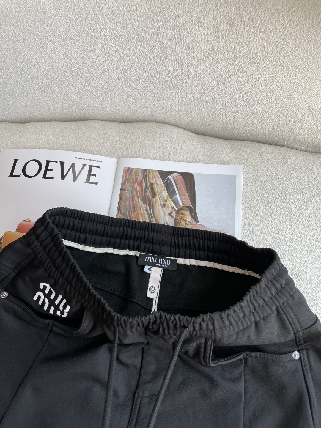 🌾 miumiu 2025秋冬最新系列男士加厚休闲裤！内里加绒，非常保暖，北方的宝子们赶紧备上！采用客供