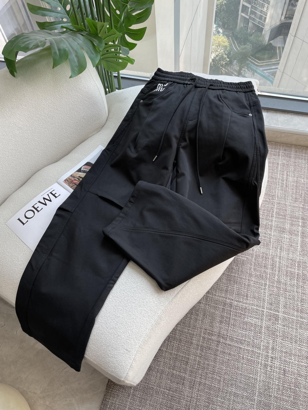 🌾 miumiu 2025秋冬最新系列男士加厚休闲裤！内里加绒，非常保暖，北方的宝子们赶紧备上！采用客供