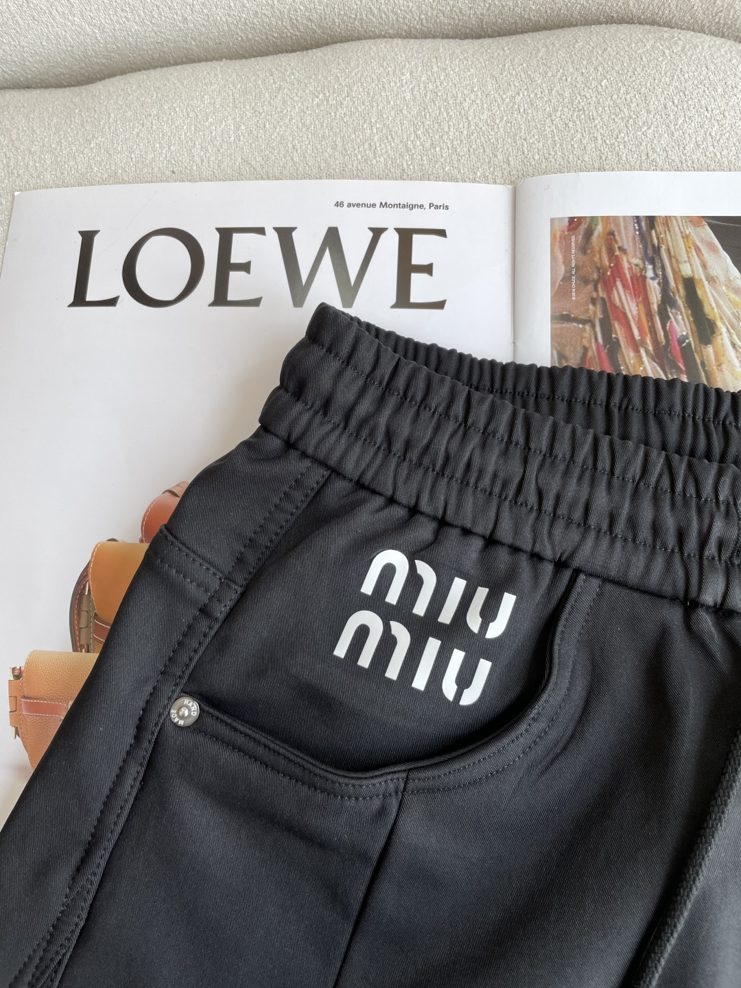 🌾 miumiu 2025秋冬最新系列男士加厚休闲裤！内里加绒，非常保暖，北方的宝子们赶紧备上！采用客供