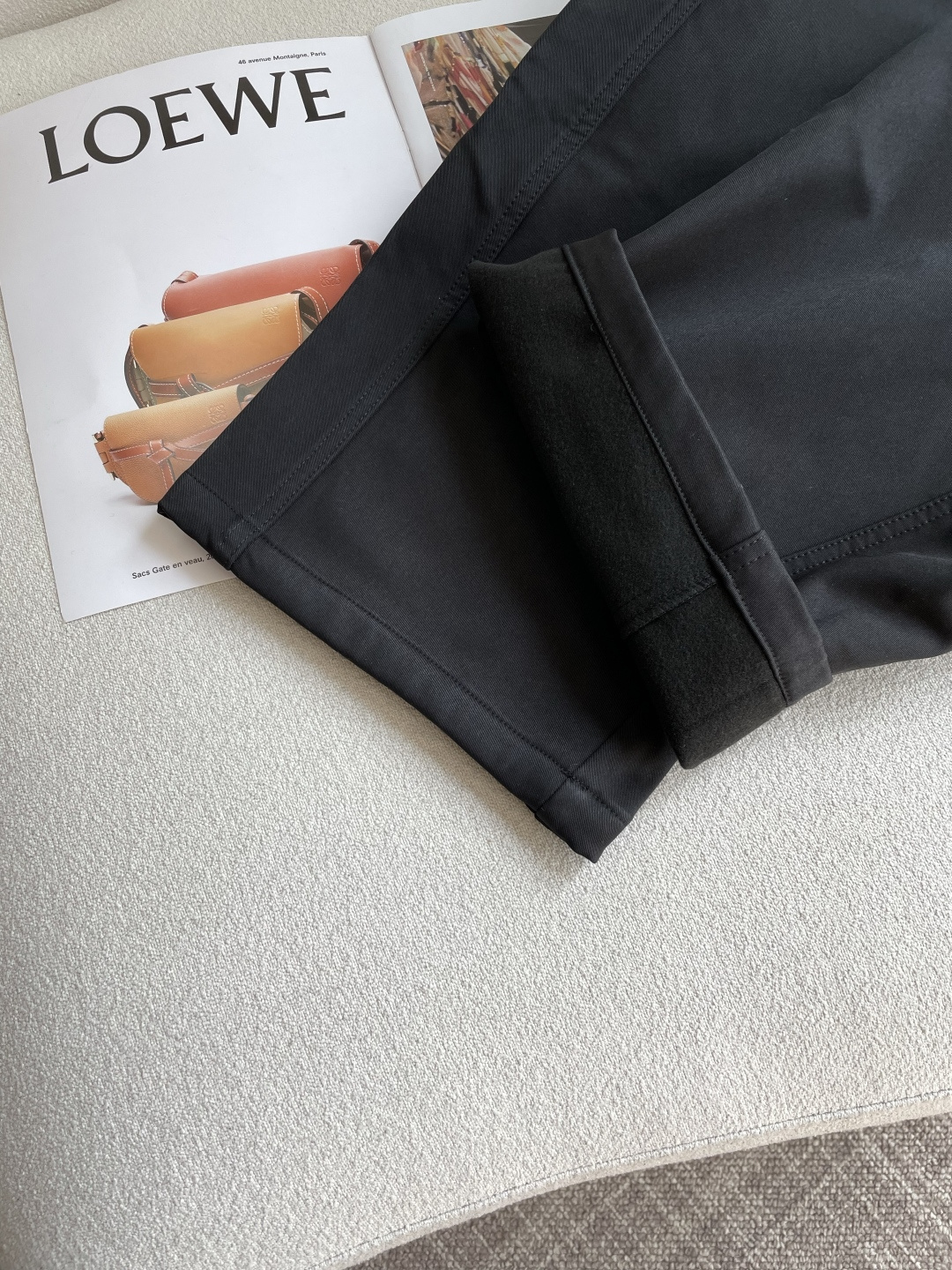 🌾 miumiu 2025秋冬最新系列男士加厚休闲裤！内里加绒，非常保暖，北方的宝子们赶紧备上！采用客供