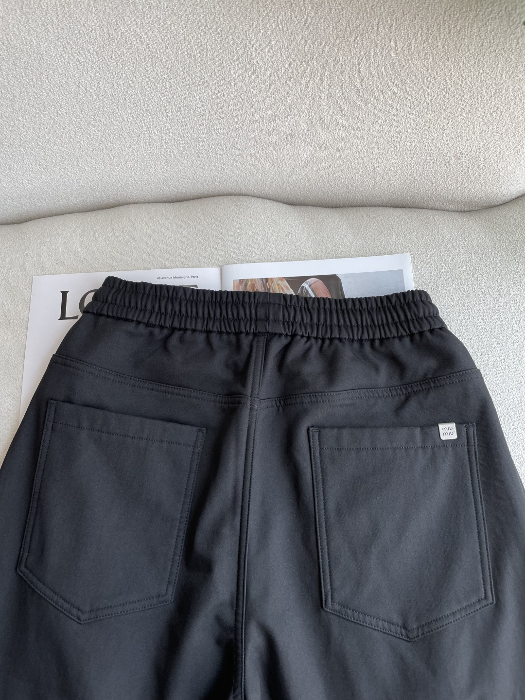 🌾 miumiu 2025秋冬最新系列男士加厚休闲裤！内里加绒，非常保暖，北方的宝子们赶紧备上！采用客供