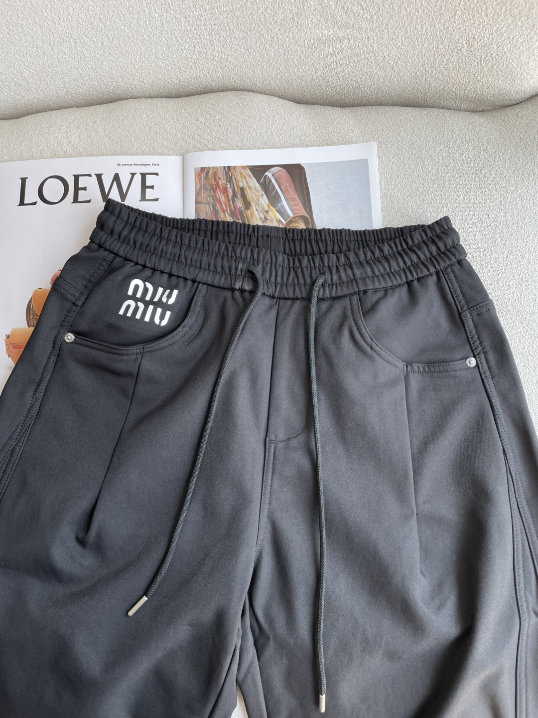 🌾 miumiu 2025秋冬最新系列男士加厚休闲裤！内里加绒，非常保暖，北方的宝子们赶紧备上！采用客供