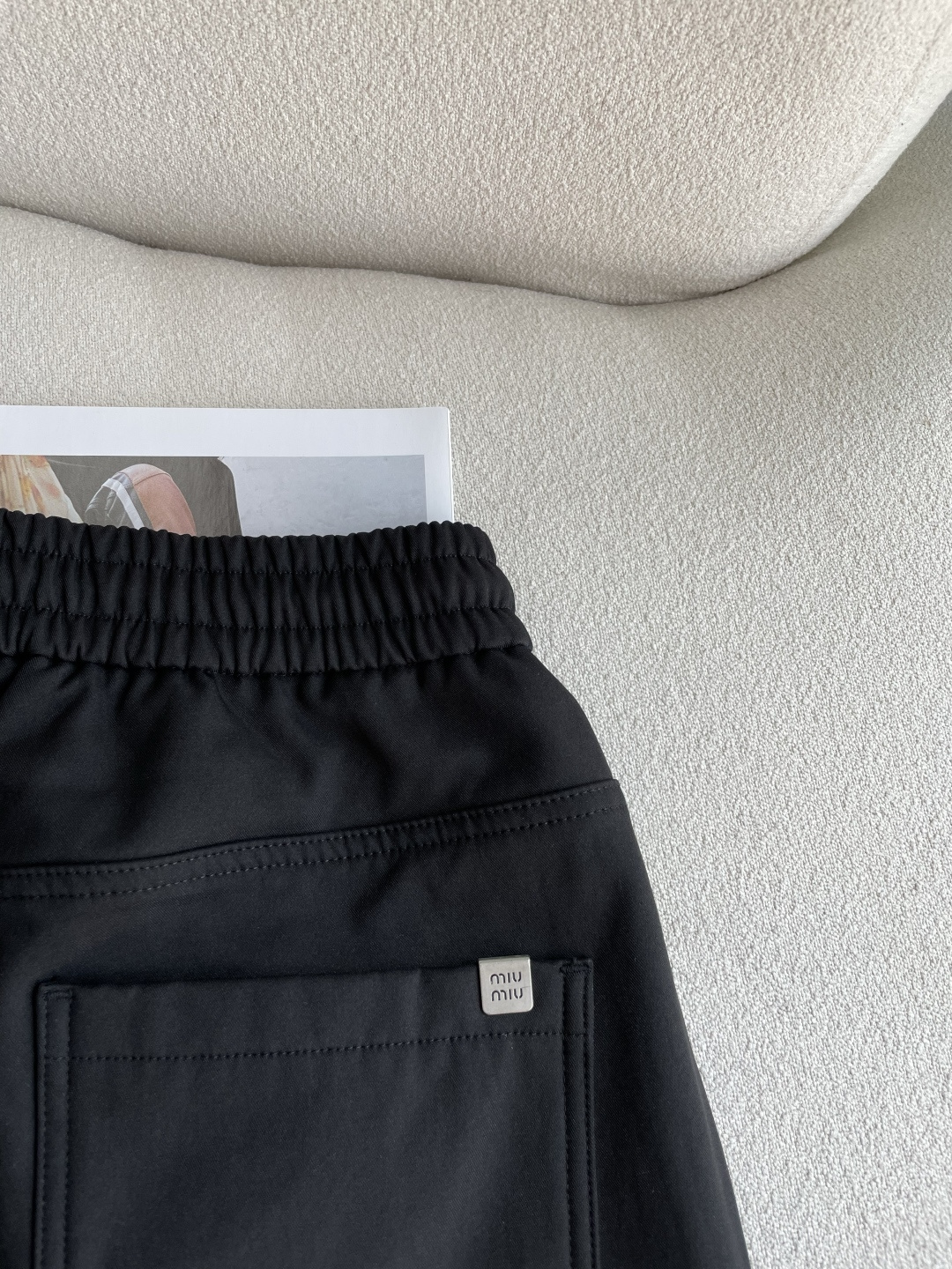 🌾 miumiu 2025秋冬最新系列男士加厚休闲裤！内里加绒，非常保暖，北方的宝子们赶紧备上！采用客供