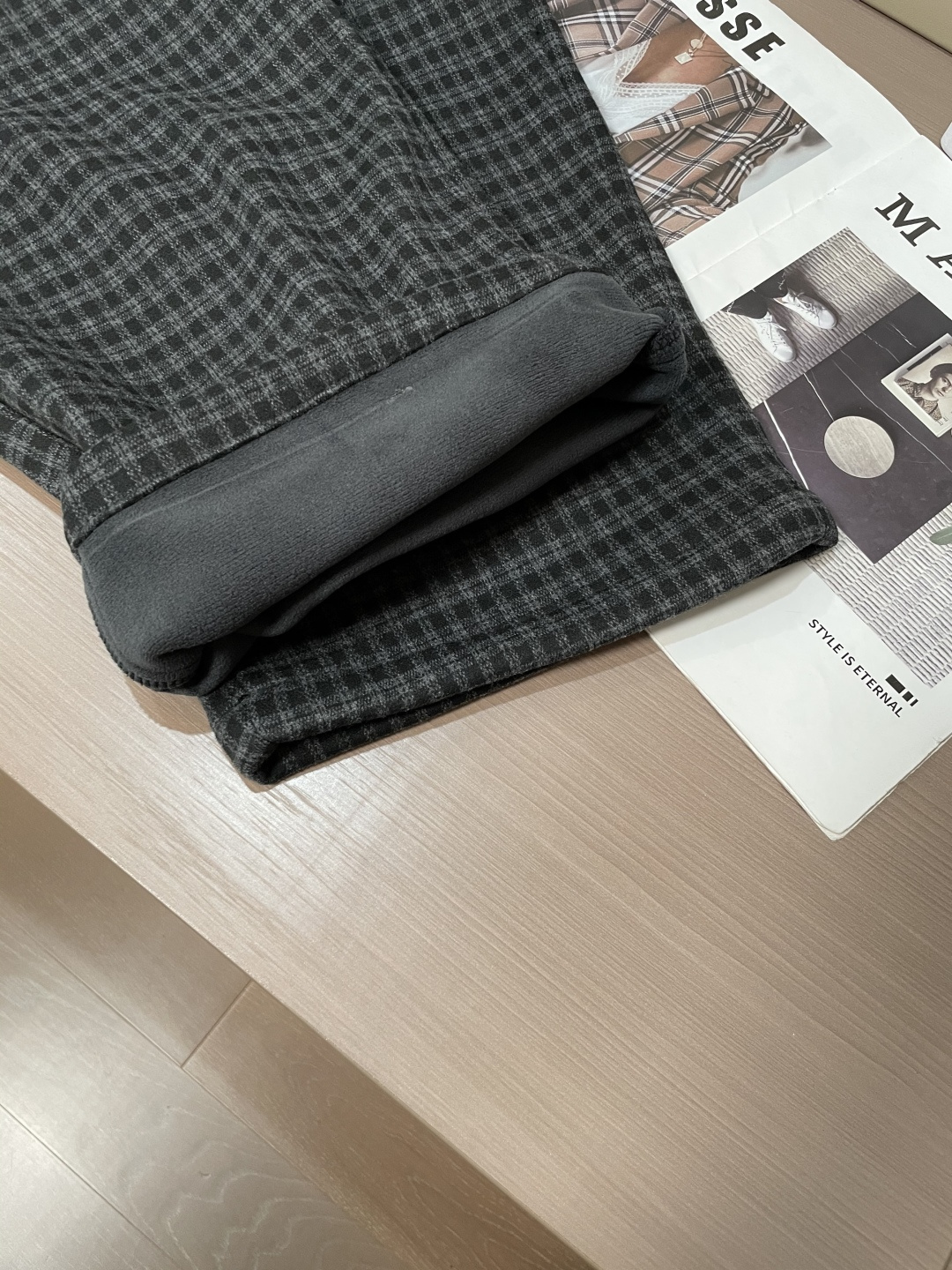 🌾Loewe 复古格纹加厚休闲裤，冬日慵懒氛围感拉满冬日穿搭怕臃肿？这条加厚格纹休闲裤直接拿捏舒适与颜值