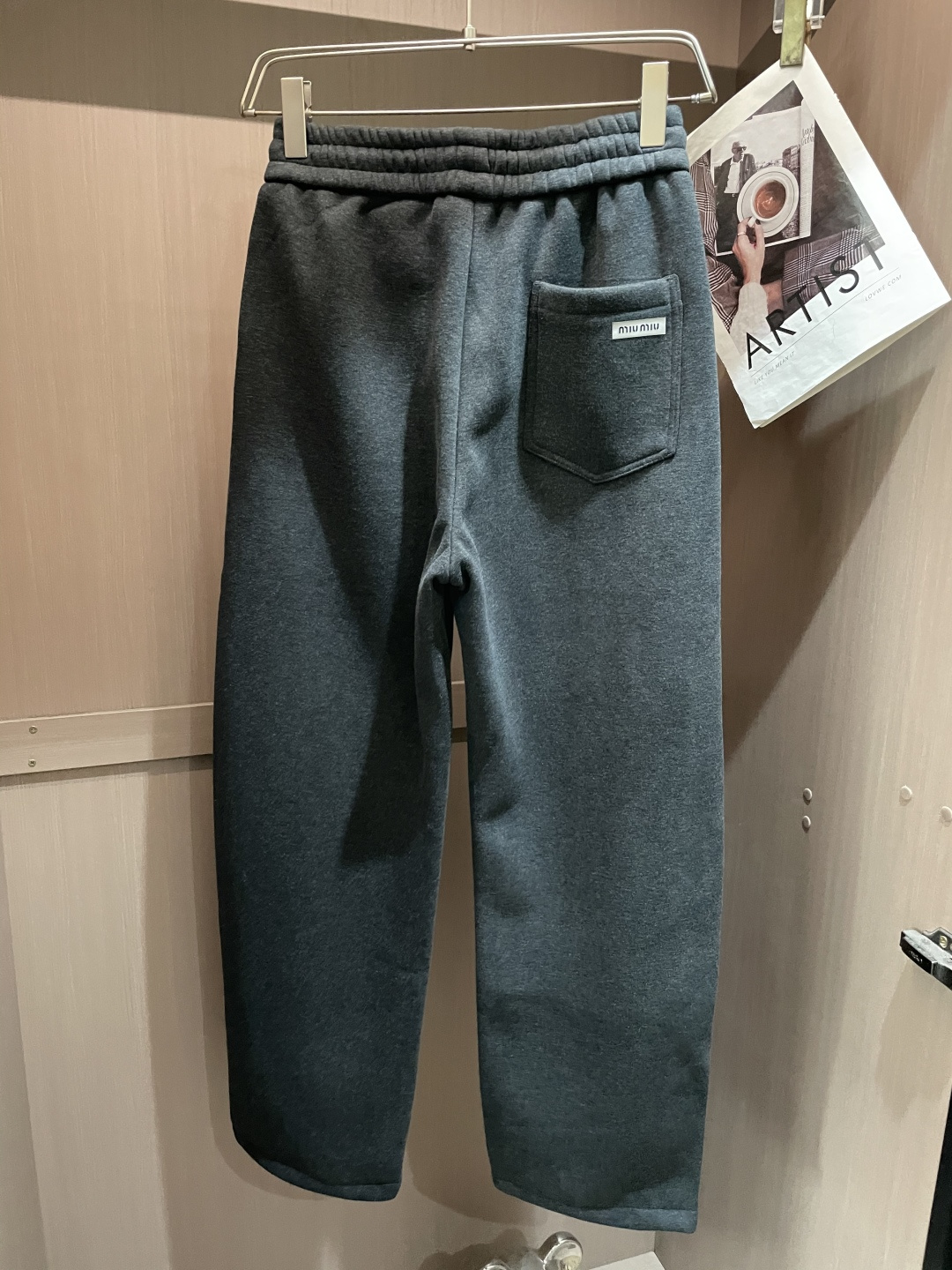 🌾 miumiu 2025秋冬最新系列男士加厚休闲裤！内里加绒，非常保暖，北方的宝子们赶紧备上！采用客供