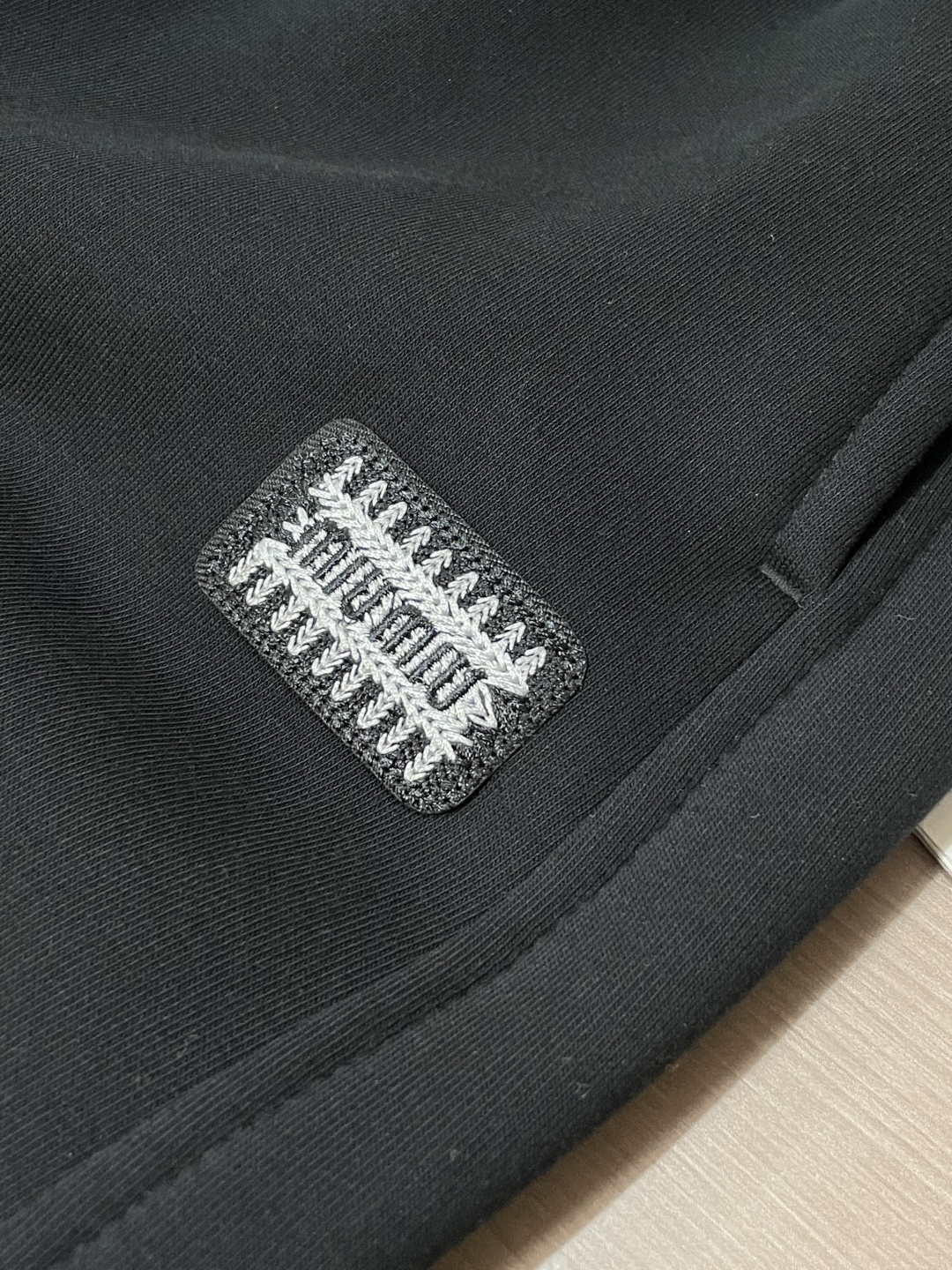 🌾 miumiu 2025秋冬最新系列男士加厚休闲裤！内里加绒，非常保暖，北方的宝子们赶紧备上！采用客供