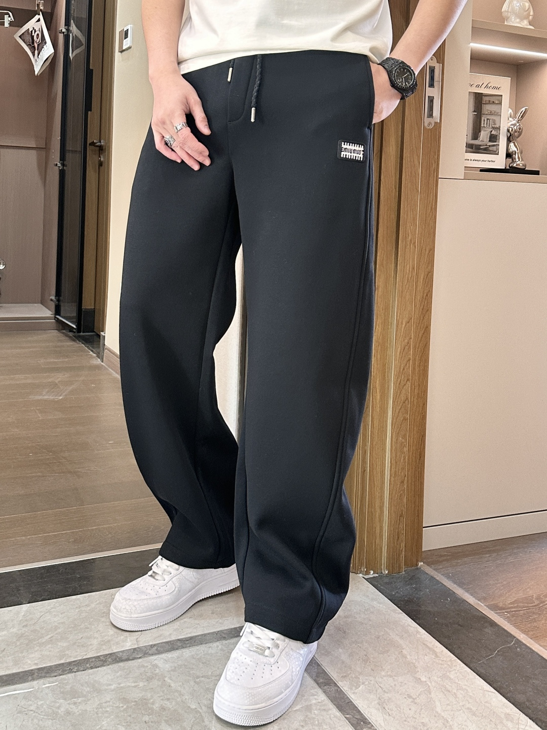 🌾 miumiu 2025秋冬最新系列男士加厚休闲裤！内里加绒，非常保暖，北方的宝子们赶紧备上！采用客供