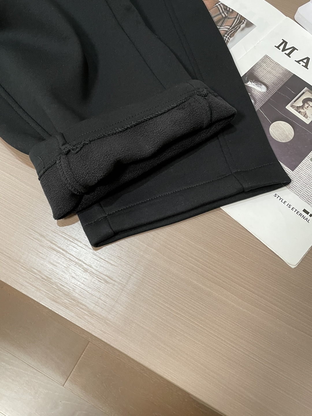 🌾 miumiu 2025秋冬最新系列男士加厚休闲裤！内里加绒，非常保暖，北方的宝子们赶紧备上！采用客供