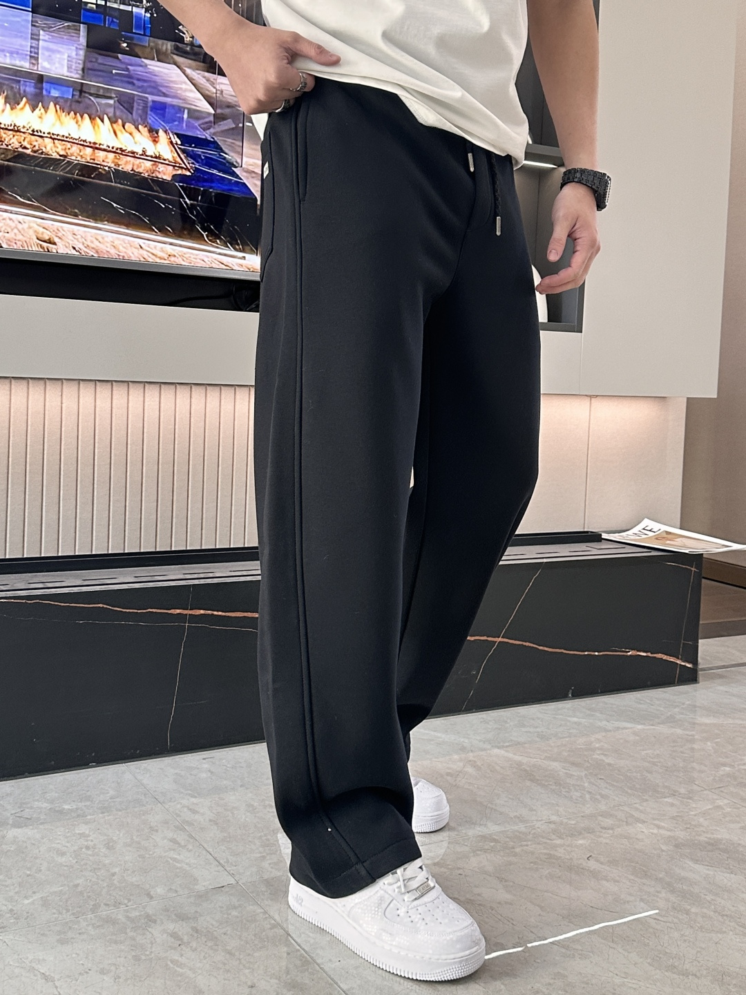 🌾 miumiu 2025秋冬最新系列男士加厚休闲裤！内里加绒，非常保暖，北方的宝子们赶紧备上！采用客供