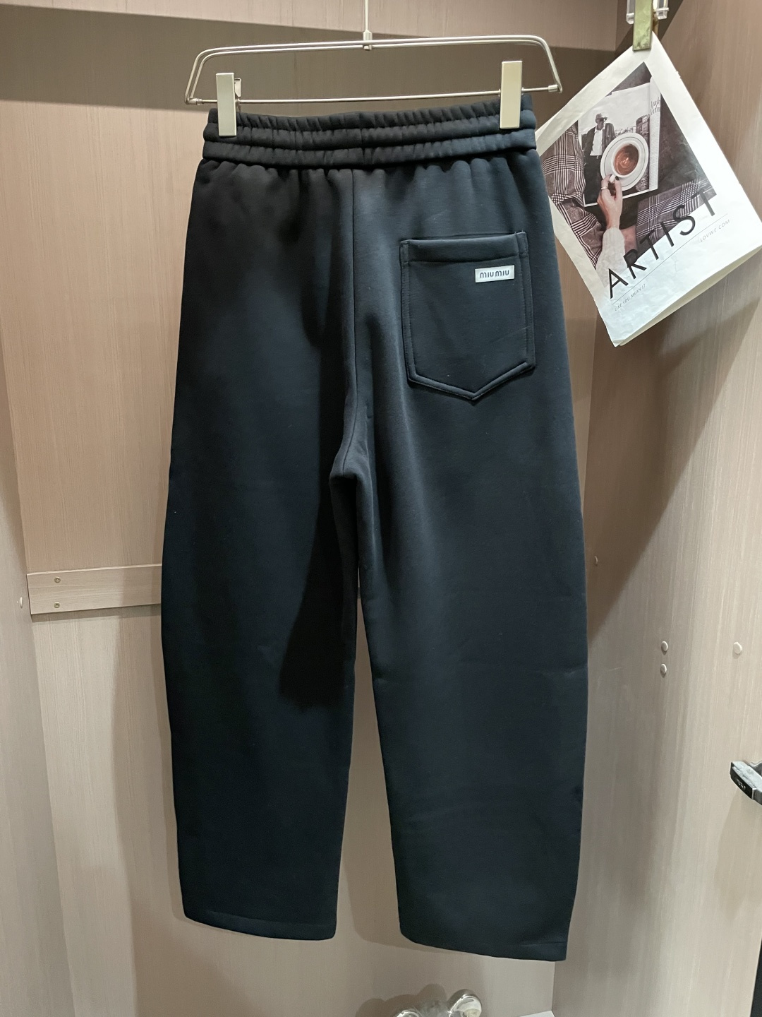 🌾 miumiu 2025秋冬最新系列男士加厚休闲裤！内里加绒，非常保暖，北方的宝子们赶紧备上！采用客供