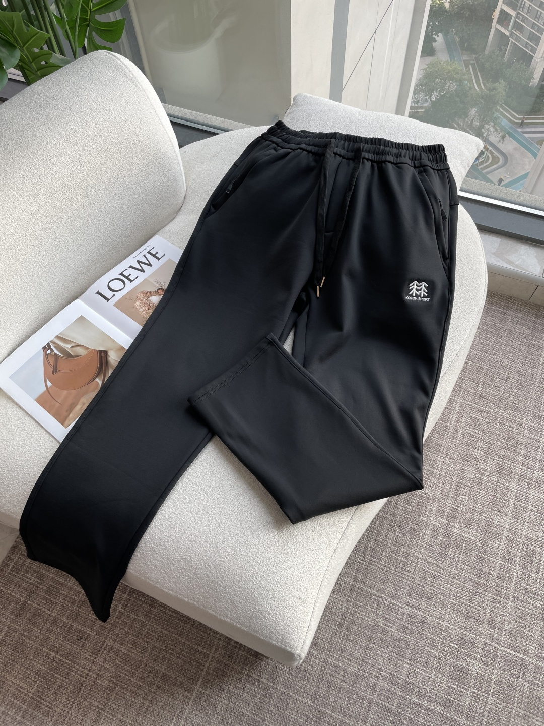 NO:712444,Support New Year's Eve, Kelong's latest autumn and winter casual pants, thickened style, daily essentials, great style, can well repair various leg shapes, very personalized!  Soft and sweat-wicking, extremely comfortable. The waistband of the trouser legs is customized with elastic elastic bands and original accessories details. The upper body is sporty, casual and fashionable, a must-have for leisure and travel. Sizes M-XXXL,,19860909支持年后  可隆 秋冬最新休闲裤 加厚款 日常必备 版型超赞,能很好的修复各种腿型,非常个性！柔软排汗,舒适度极高.裤腿腰部订制松紧橡筋、原版辅料细节.上身运动休闲时尚,出街休闲、外出旅游必备. 尺码M-XXXL,,,Men's clothing