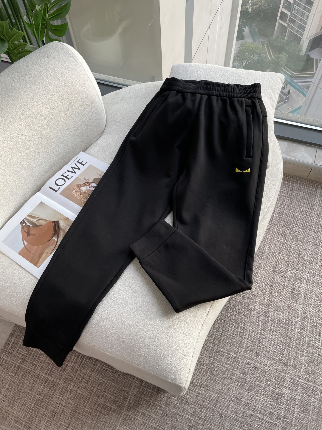 NO:712454,Support the latest FD autumn and winter casual pants after the New Year, thickened style, daily essentials, great style, can repair various leg shapes very well, very personalized!  Soft and sweat-wicking, extremely comfortable. The waistband of the trouser legs is customized with elastic elastic bands and original accessories details. The upper body is sporty, casual and fashionable, a must-have for leisure and travel. Sizes M-XXXL,,19860909支持年后  FD 秋冬最新休闲裤 加厚款 日常必备 版型超赞,能很好的修复各种腿型,非常个性！柔软排汗,舒适度极高.裤腿腰部订制松紧橡筋、原版辅料细节.上身运动休闲时尚,出街休闲、外出旅游必备. 尺码M-XXXL,,,Men's clothing