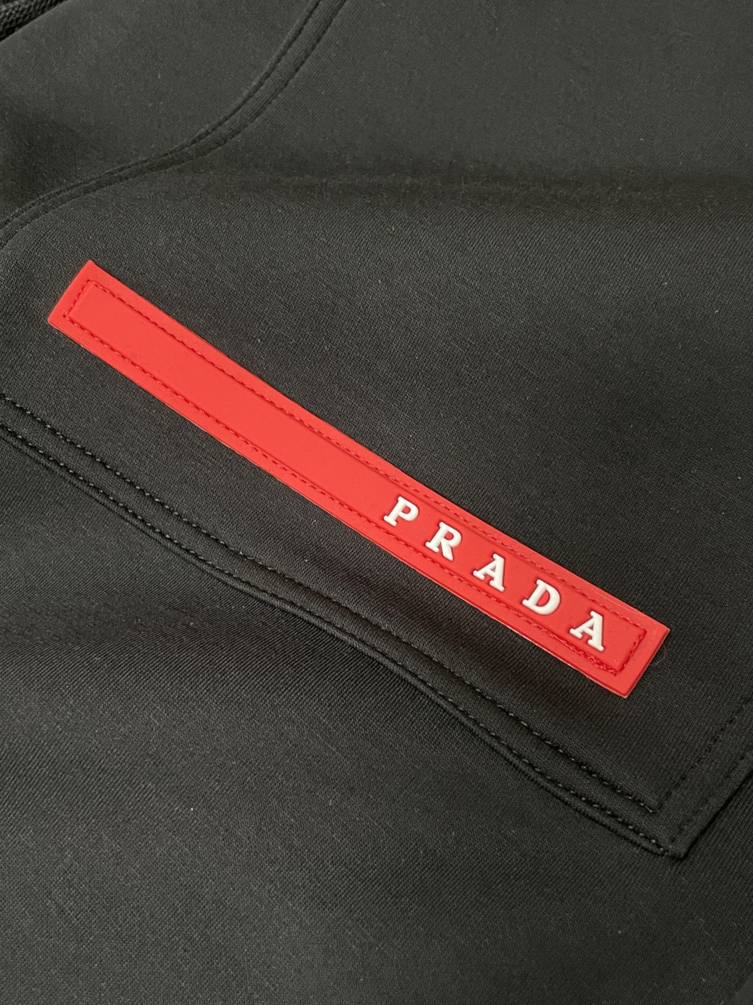 🌟Prad 2026春夏新款铜氨丝莫代尔空气层休闲卫裤，裤身上刺绣标志性品牌标识，客供定制品牌刻印五金配