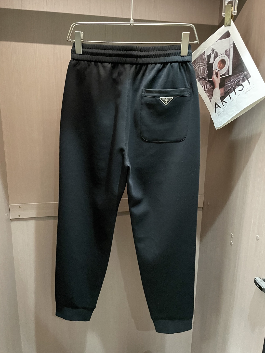 .Prad 2026春夏新款铜氨丝莫代尔空气层休闲卫裤，裤身上刺绣标志性品牌标识，客供定制品牌刻印五金配