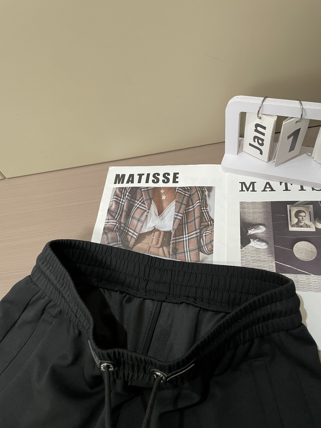 .Prad 2026春夏新款铜氨丝莫代尔空气层休闲卫裤，裤身上刺绣标志性品牌标识，客供定制品牌刻印五金配