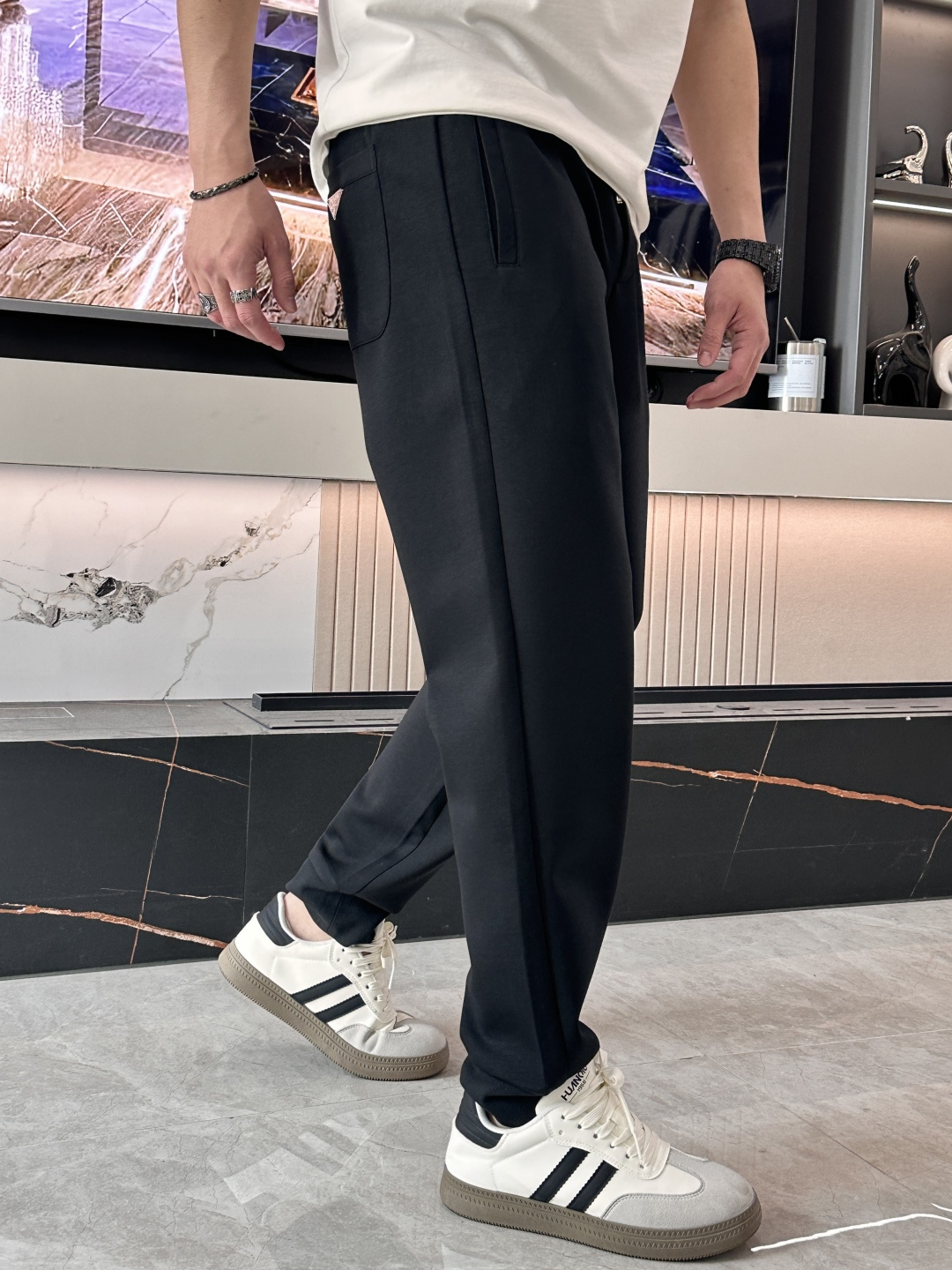 .Prad 2026春夏新款铜氨丝莫代尔空气层休闲卫裤，裤身上刺绣标志性品牌标识，客供定制品牌刻印五金配