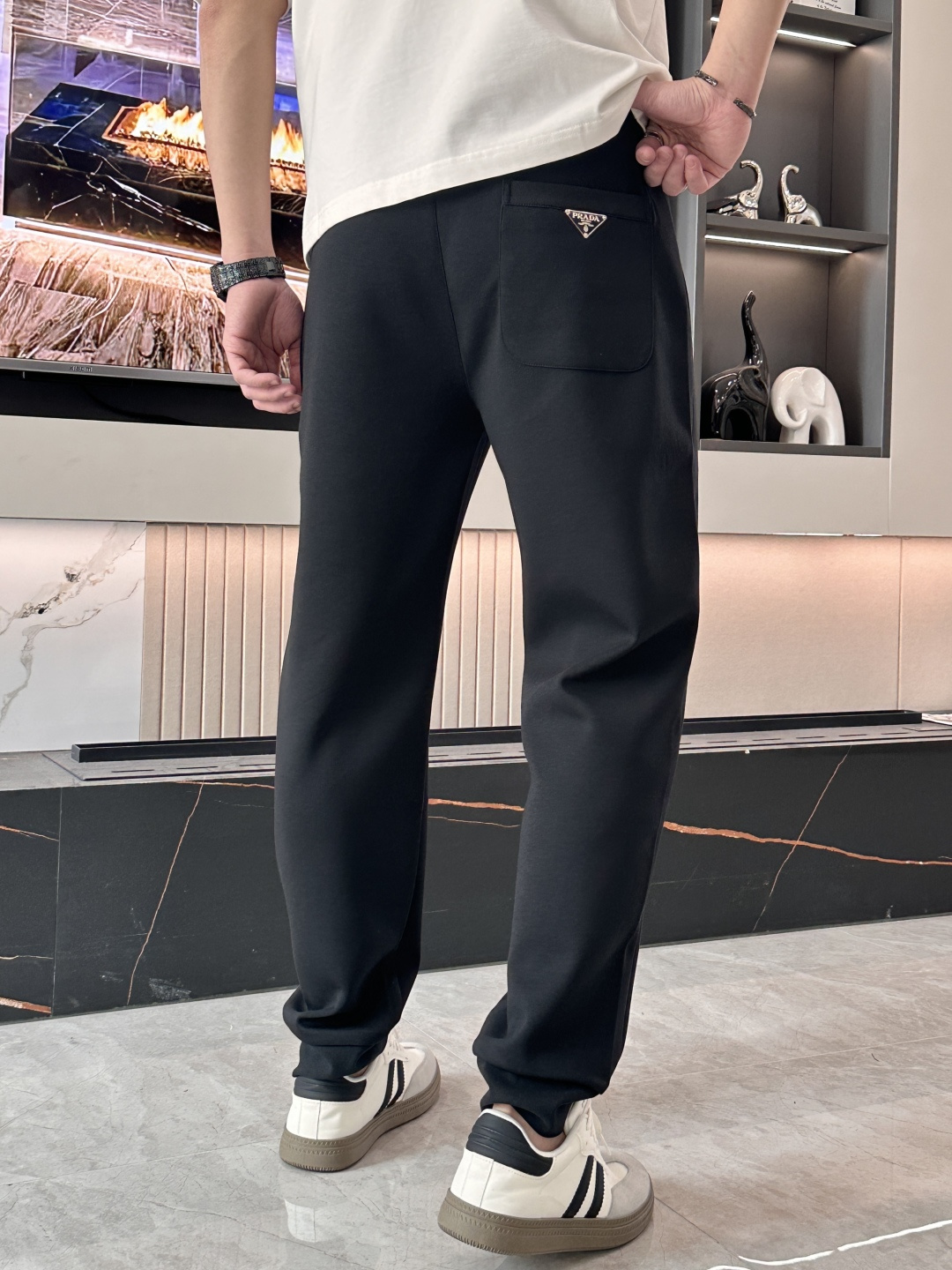 .Prad 2026春夏新款铜氨丝莫代尔空气层休闲卫裤，裤身上刺绣标志性品牌标识，客供定制品牌刻印五金配