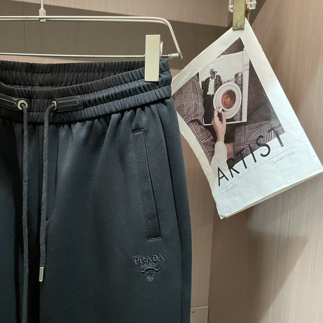 .Prad 2026春夏新款铜氨丝莫代尔空气层休闲卫裤，裤身上刺绣标志性品牌标识，客供定制品牌刻印五金配