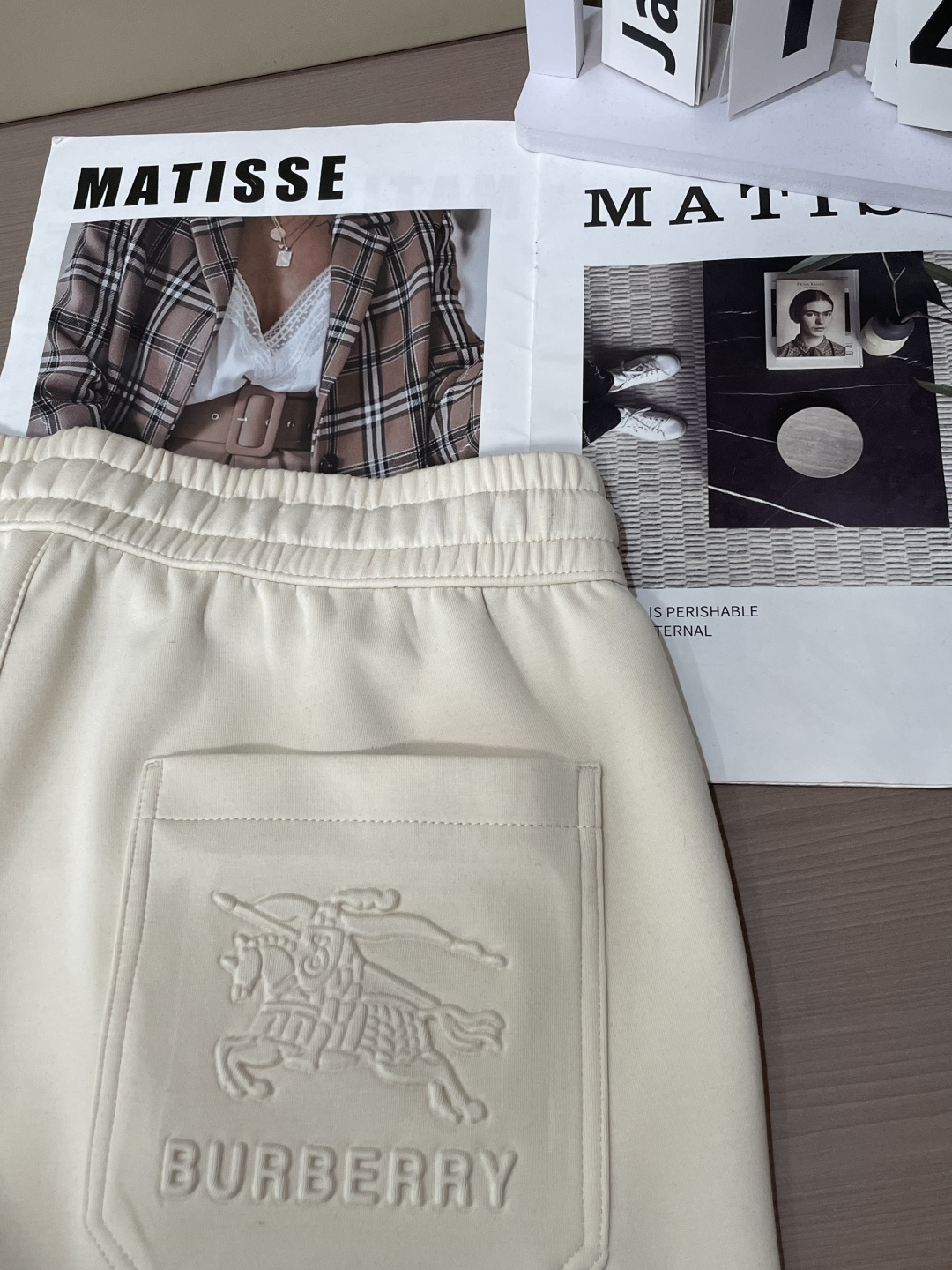 .BUR 2026春夏新款铜氨丝莫代尔空气层休闲卫裤，裤身上刺绣标志性品牌标识，客供定制品牌刻印五金配件