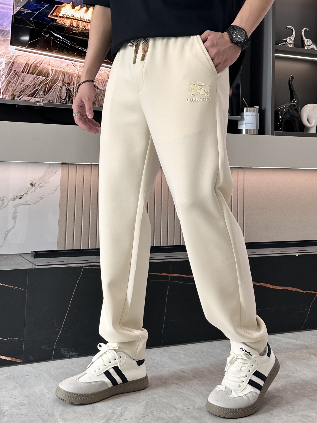 .BUR 2026春夏新款铜氨丝莫代尔空气层休闲卫裤，裤身上刺绣标志性品牌标识，客供定制品牌刻印五金配件