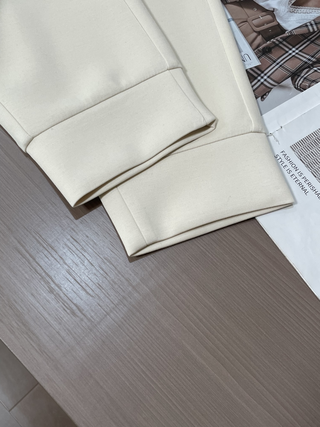 .BUR 2026春夏新款铜氨丝莫代尔空气层休闲卫裤，裤身上刺绣标志性品牌标识，客供定制品牌刻印五金配件