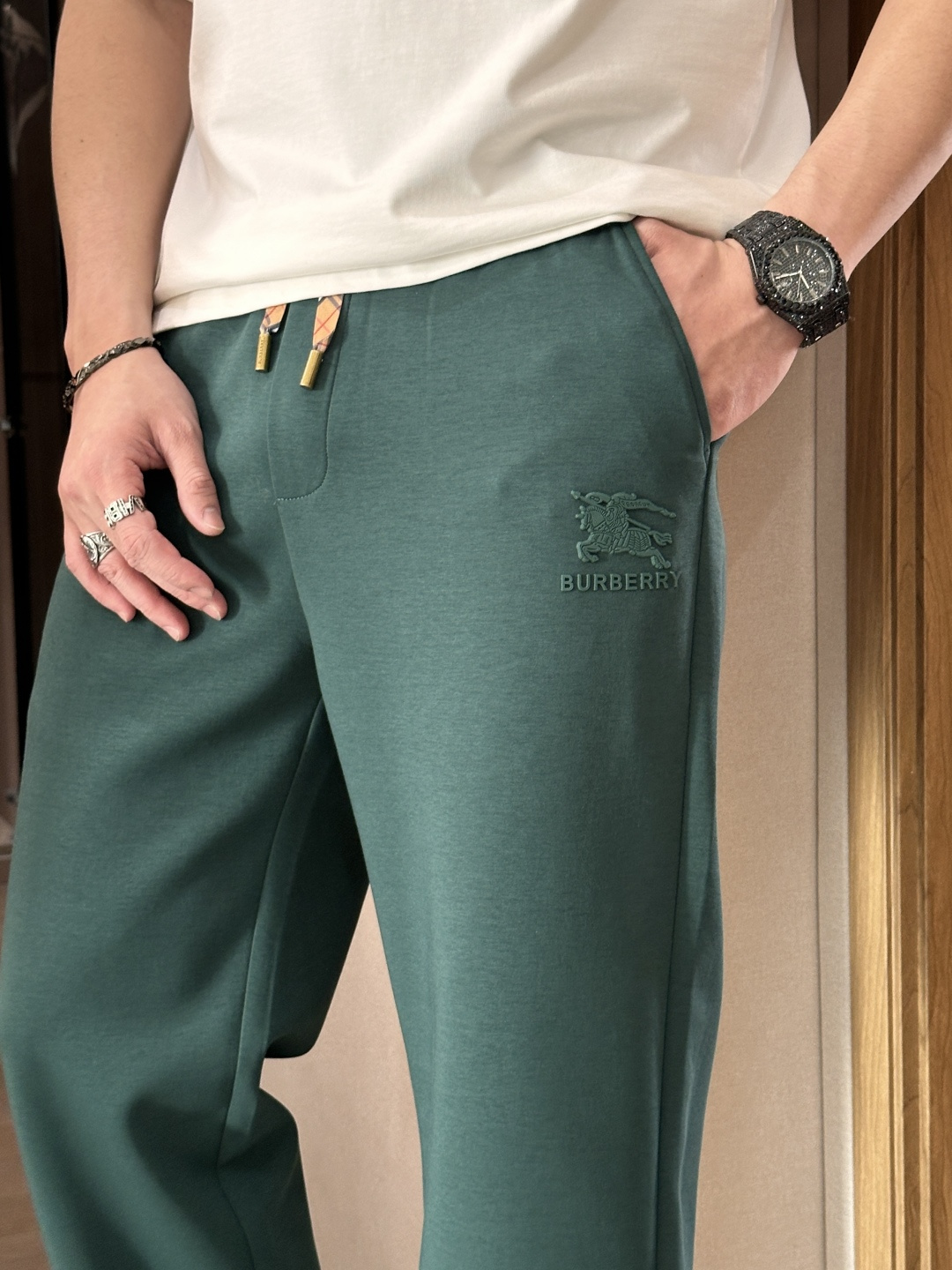 .BUR 2026春夏新款铜氨丝莫代尔空气层休闲卫裤，裤身上刺绣标志性品牌标识，客供定制品牌刻印五金配件