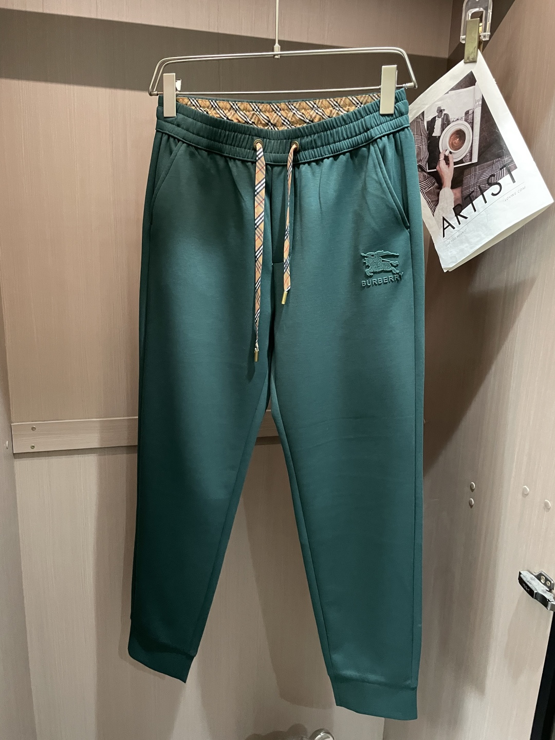 .BUR 2026春夏新款铜氨丝莫代尔空气层休闲卫裤，裤身上刺绣标志性品牌标识，客供定制品牌刻印五金配件