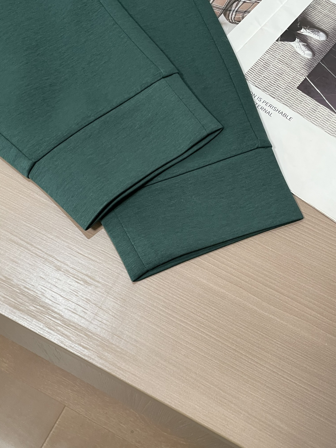 .BUR 2026春夏新款铜氨丝莫代尔空气层休闲卫裤，裤身上刺绣标志性品牌标识，客供定制品牌刻印五金配件