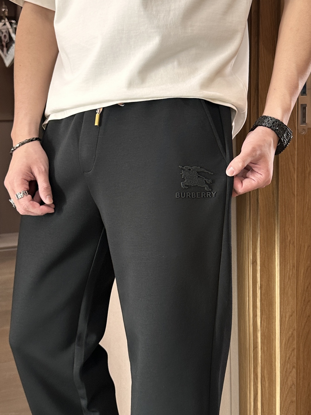 .BUR 2026春夏新款铜氨丝莫代尔空气层休闲卫裤，裤身上刺绣标志性品牌标识，客供定制品牌刻印五金配件