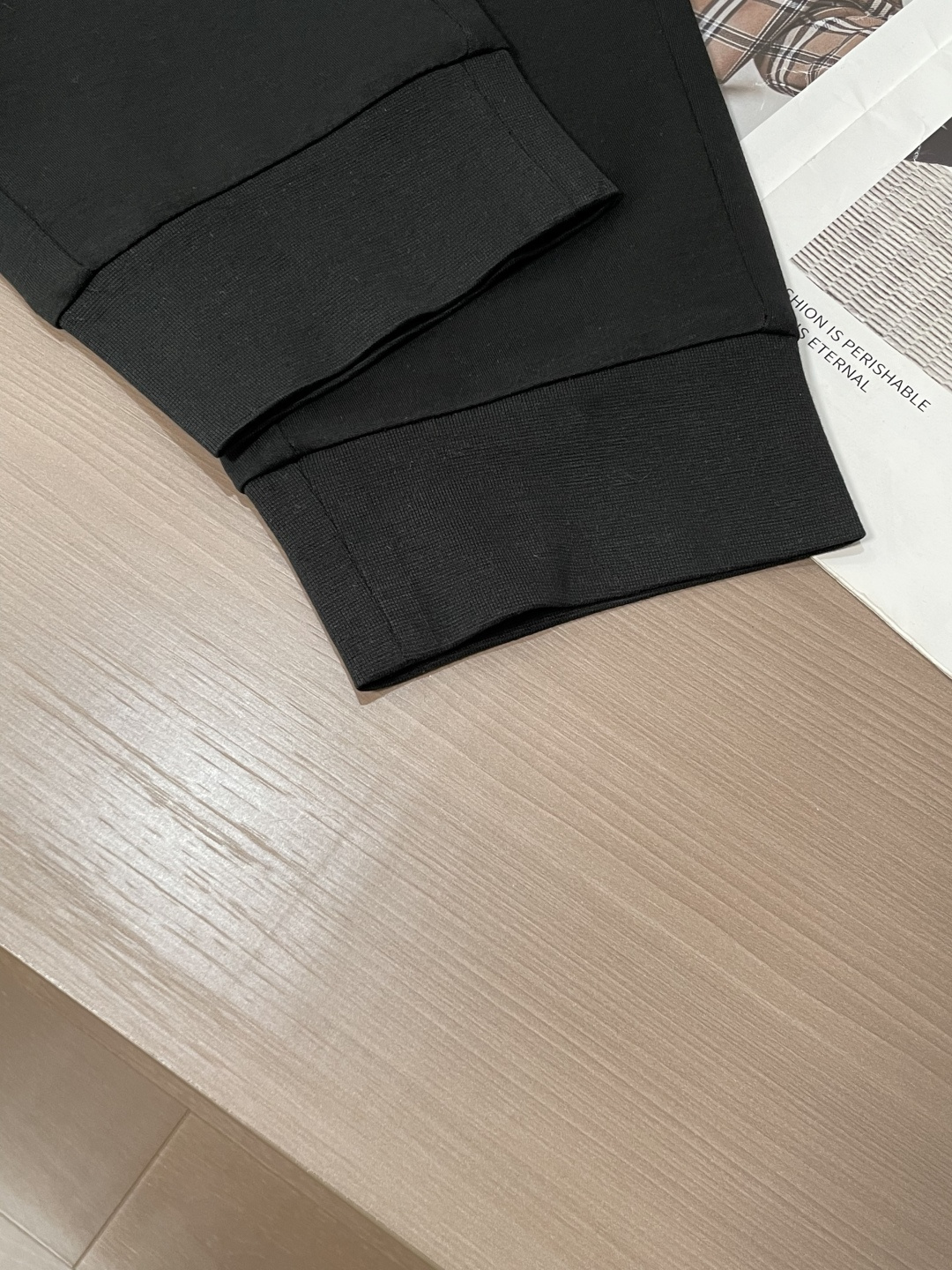 .BUR 2026春夏新款铜氨丝莫代尔空气层休闲卫裤，裤身上刺绣标志性品牌标识，客供定制品牌刻印五金配件