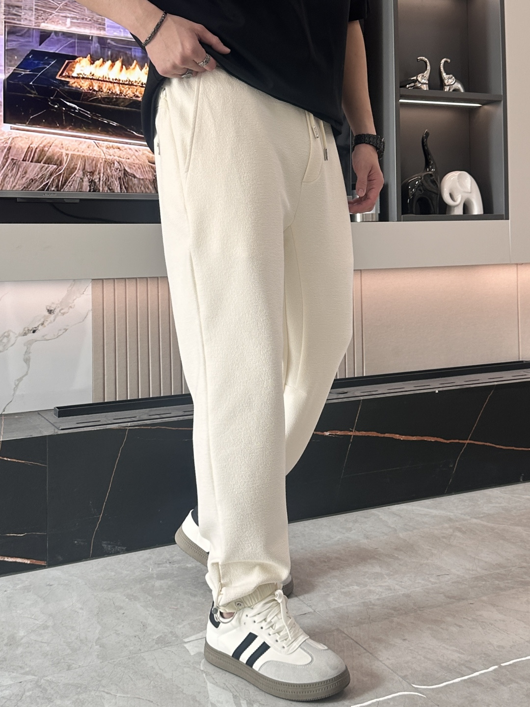 .Prad 2026春夏新款铜氨丝莫代尔空气层休闲卫裤，裤身上刺绣标志性品牌标识，客供定制品牌刻印五金配